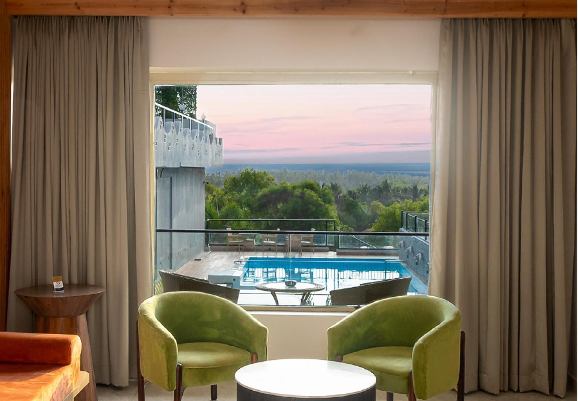 Hotel Grand Continent Morjim Exterior foto