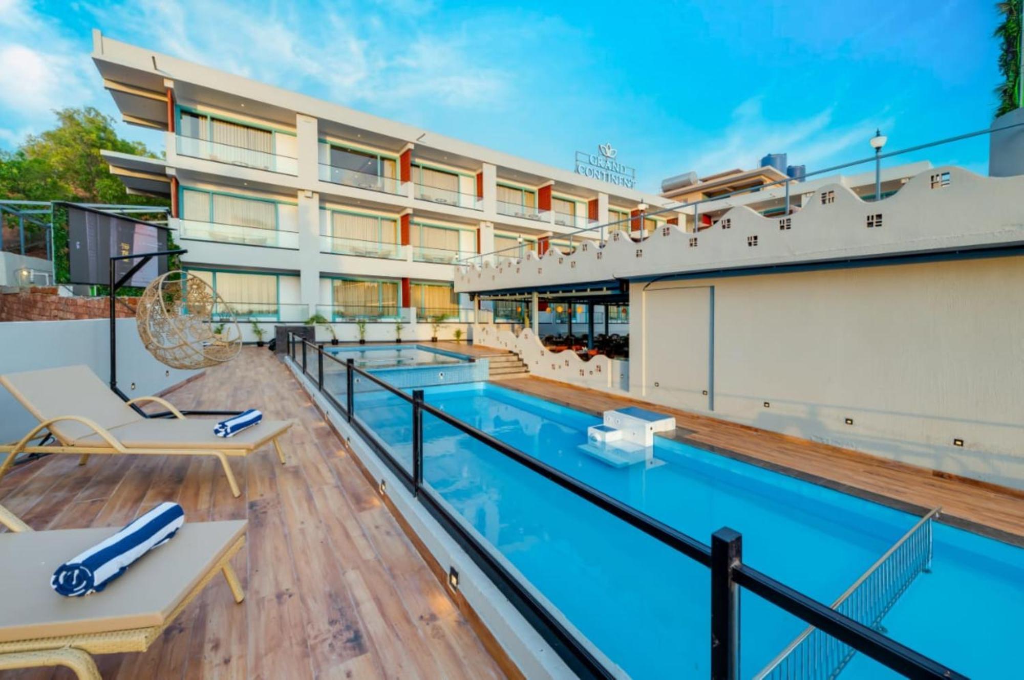 Hotel Grand Continent Morjim Exterior foto