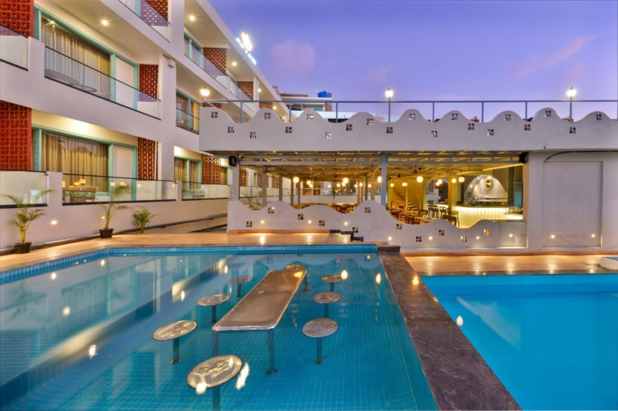 Hotel Grand Continent Morjim Exterior foto