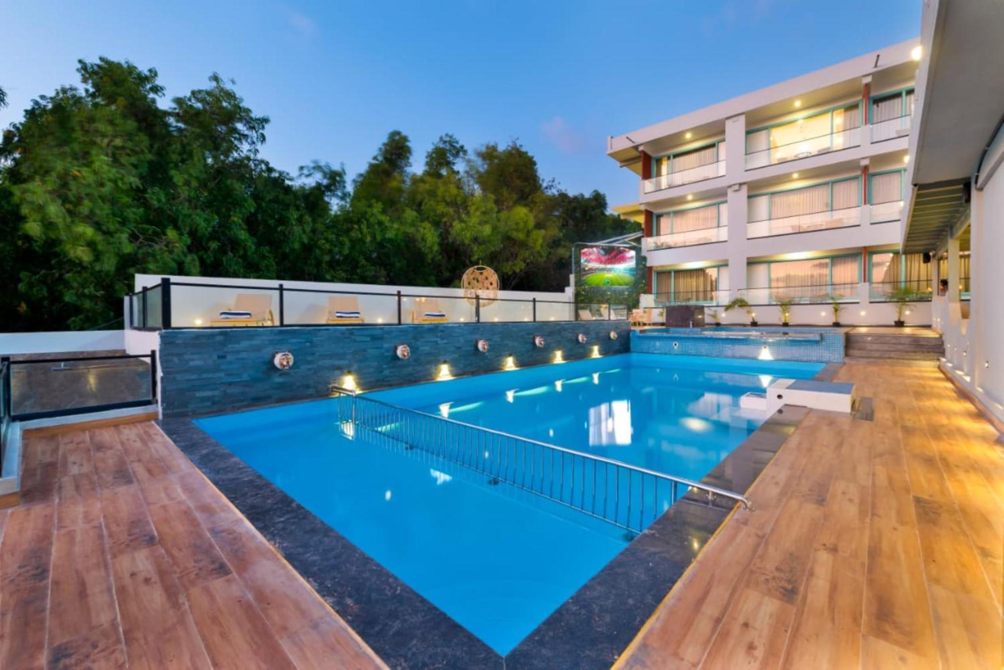Hotel Grand Continent Morjim Exterior foto