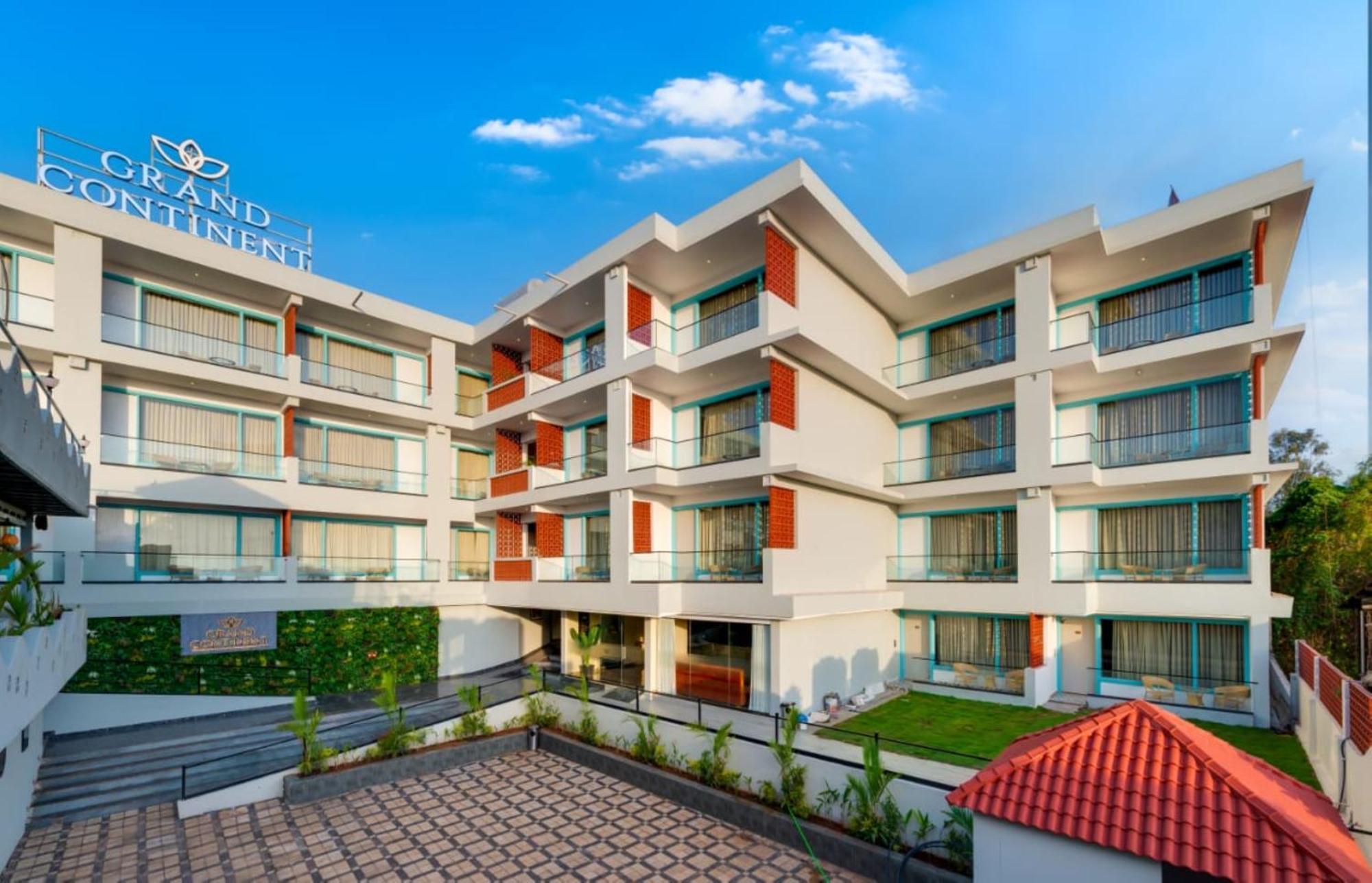 Hotel Grand Continent Morjim Exterior foto