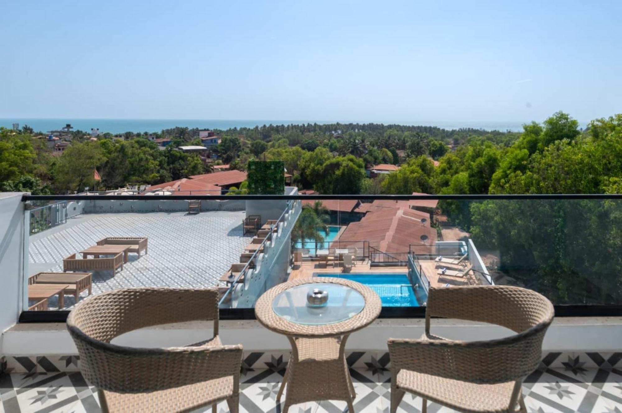 Hotel Grand Continent Morjim Exterior foto