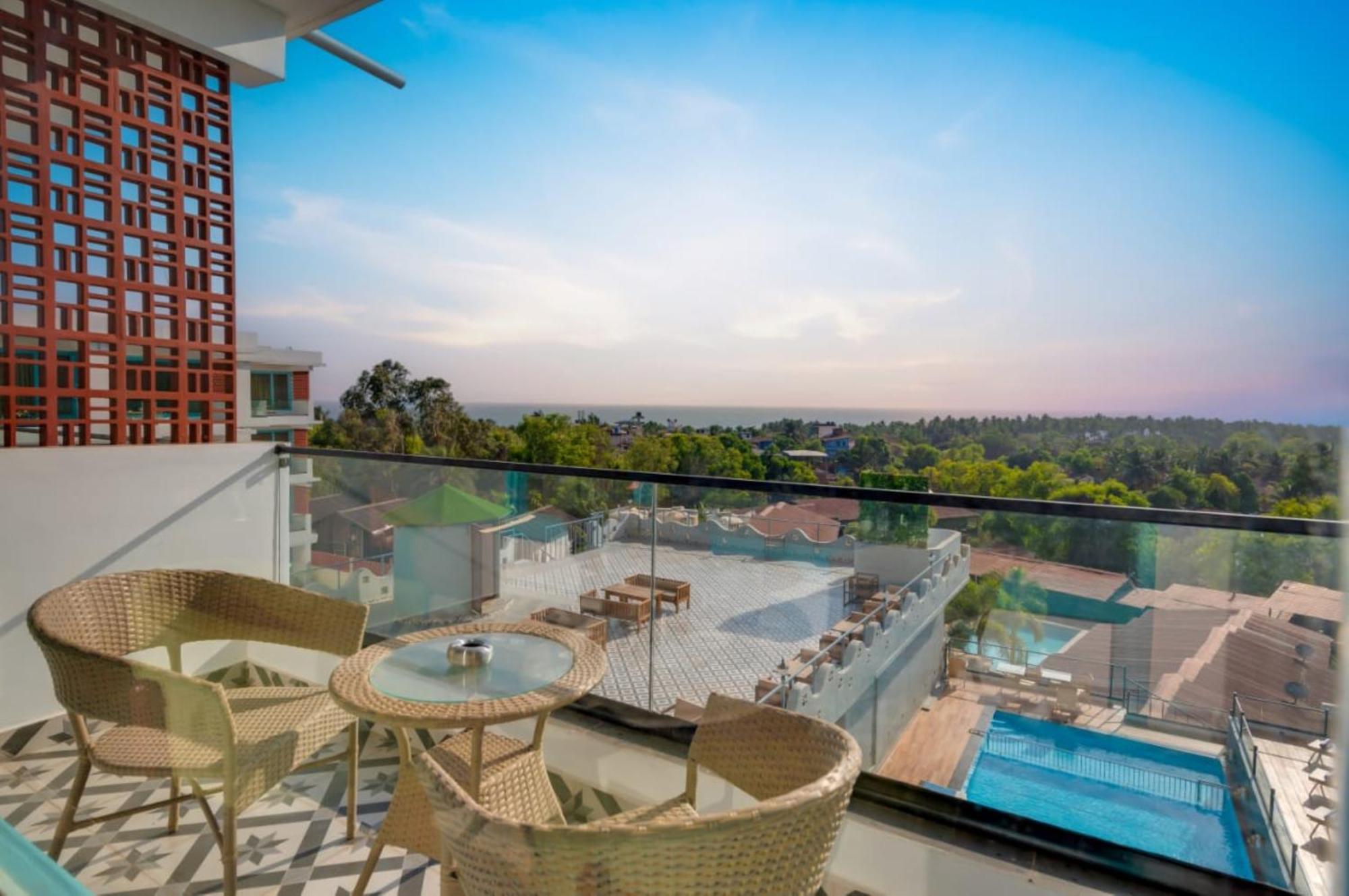 Hotel Grand Continent Morjim Exterior foto