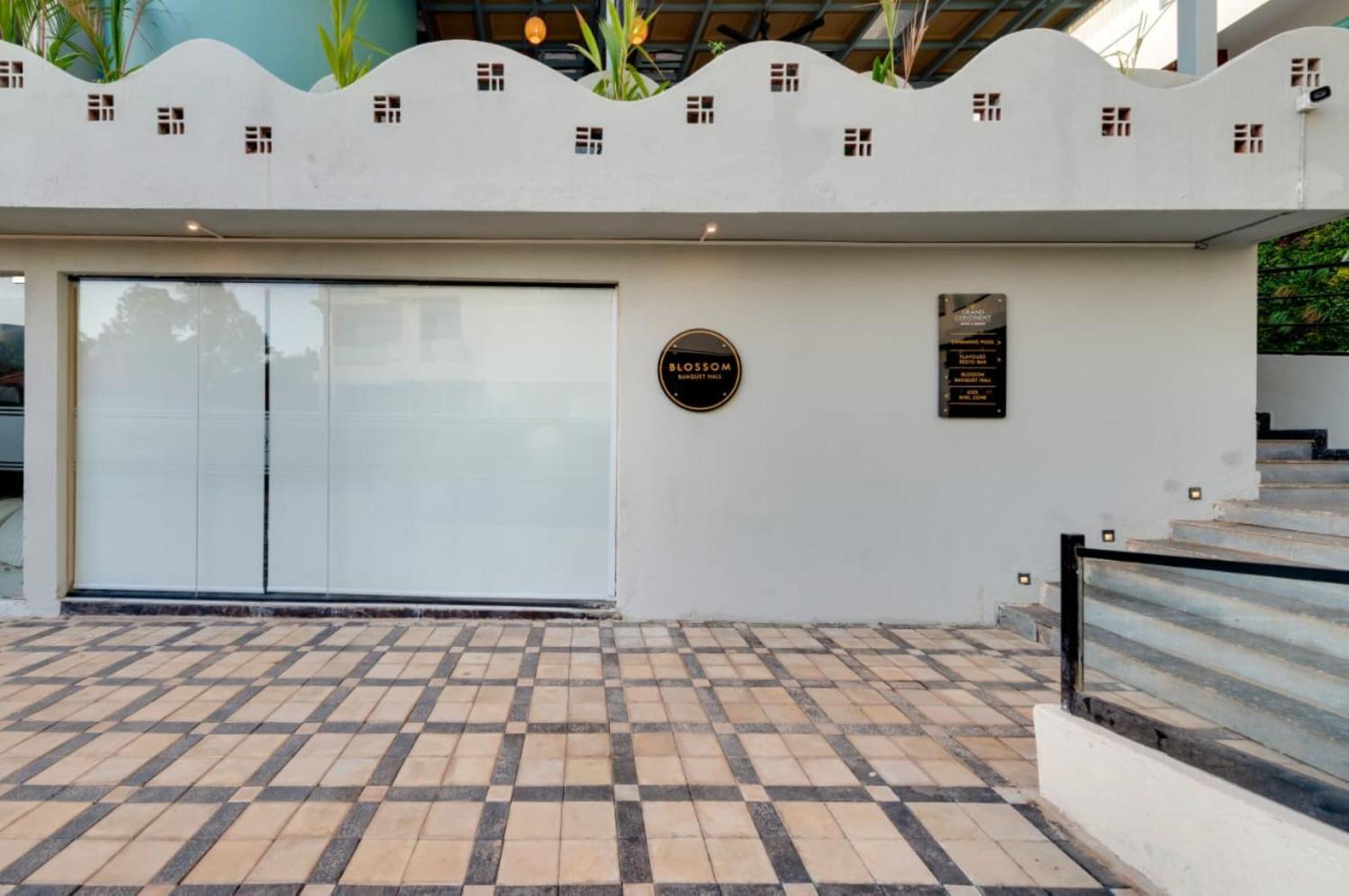 Hotel Grand Continent Morjim Exterior foto