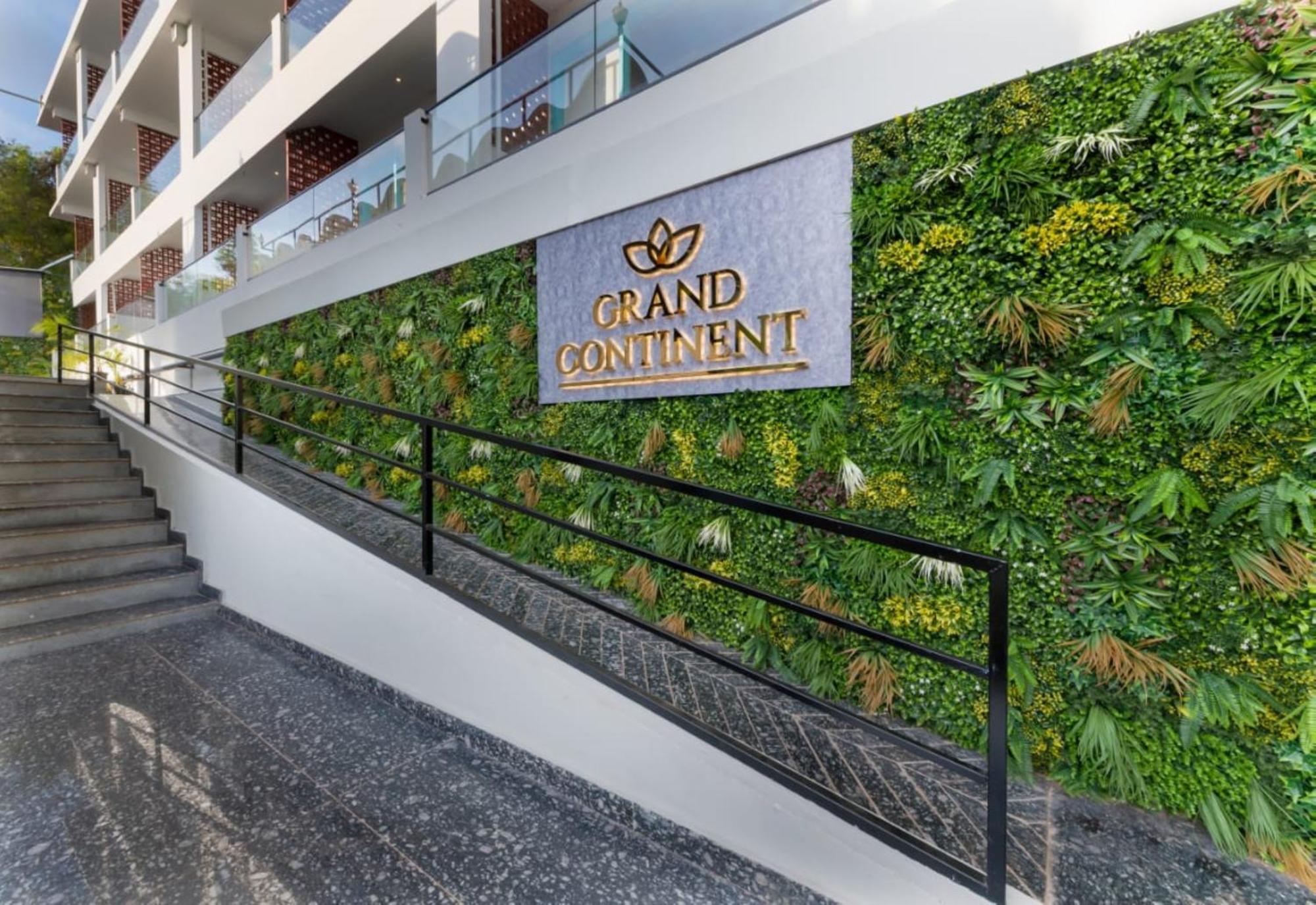 Hotel Grand Continent Morjim Exterior foto