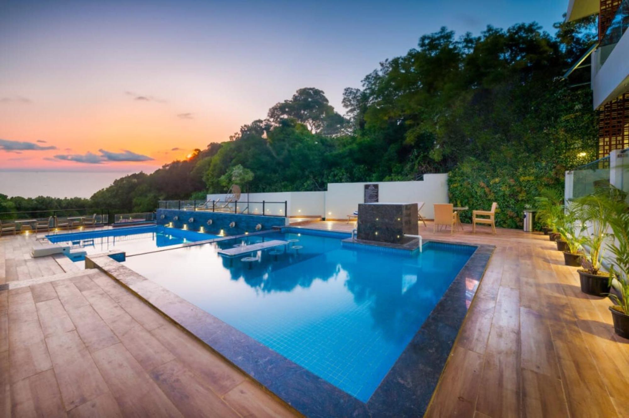 Hotel Grand Continent Morjim Exterior foto